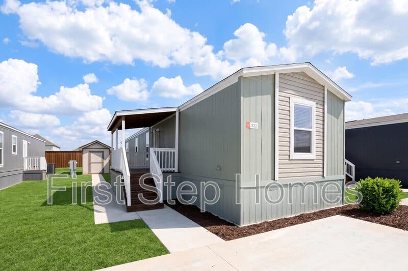 Oak Point House: 222 Islero Drive