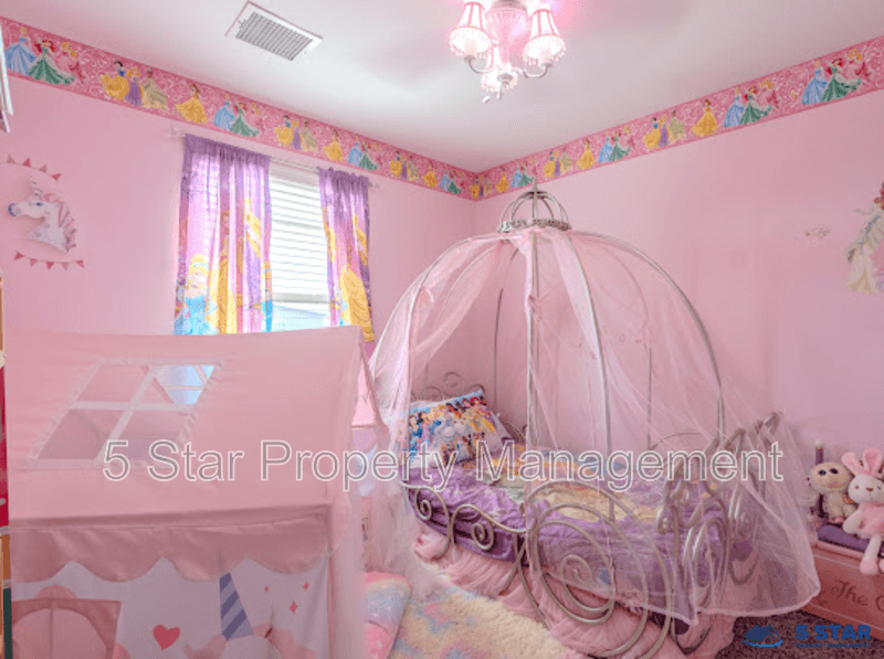 El Paso House: 2233 Mike Price Dr