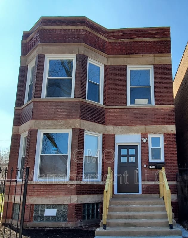 Chicago Condo: 2735 West Flournoy Street