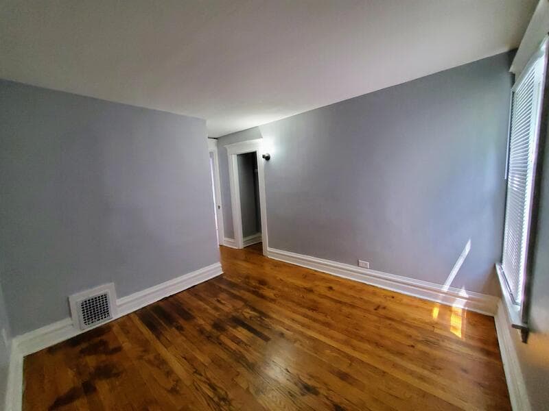 Lansing House: 144 E Barnes Ave.
