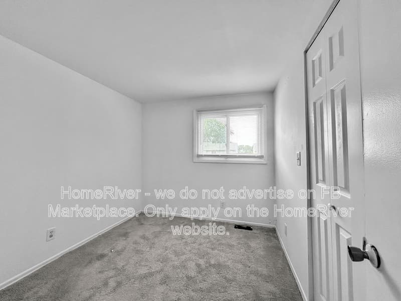 Bolingbrook House: 411 Gainsborough Ct