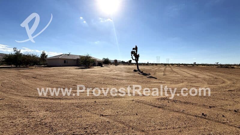 Apple Valley House: 26165 Houston St