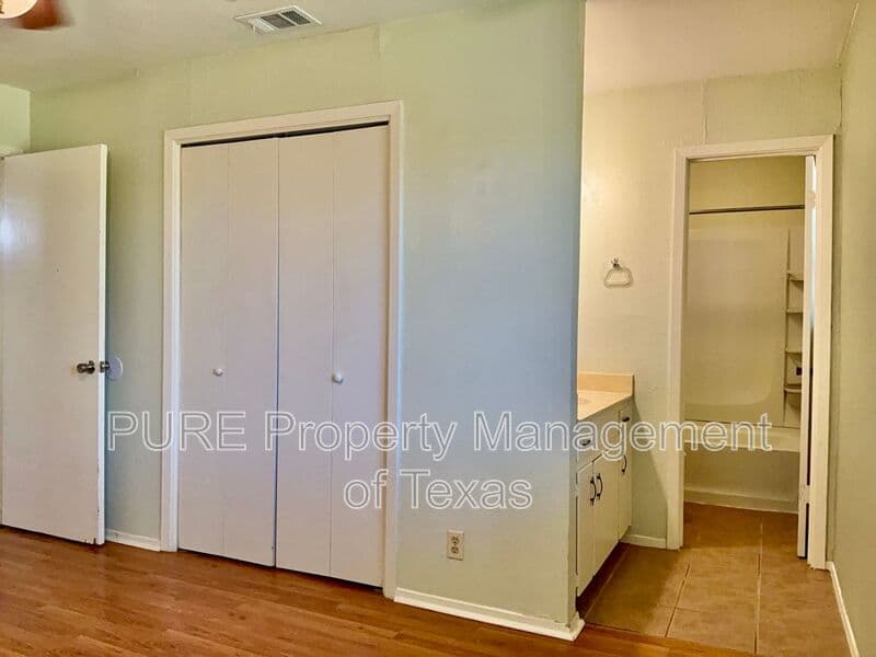 Georgetown House: 408 E Central
