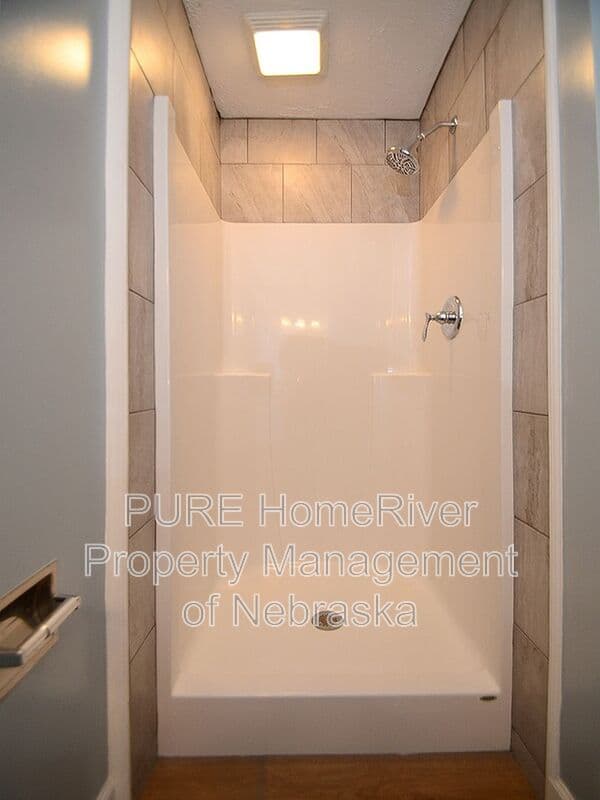 Omaha House: 2121 S 163rd Circle