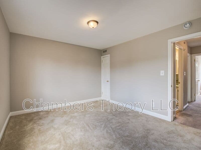 Washington House: 1417 Downing St NE