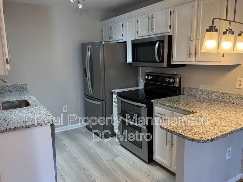 Washington House: 1125 Harvard St NW F