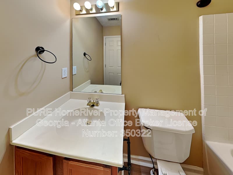 Alpharetta House: 1155 Winthrope Chase Dr