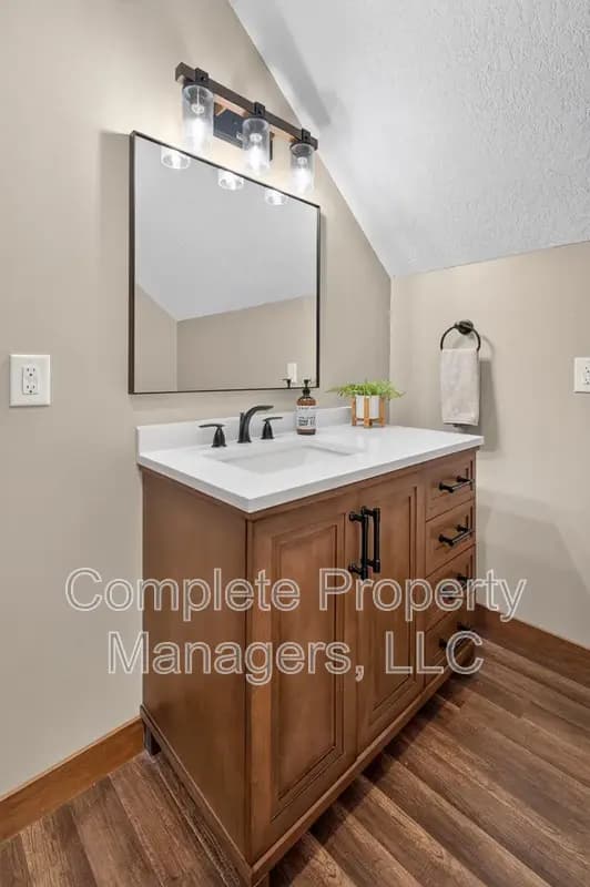 New Richland House: 23619 180th Street
