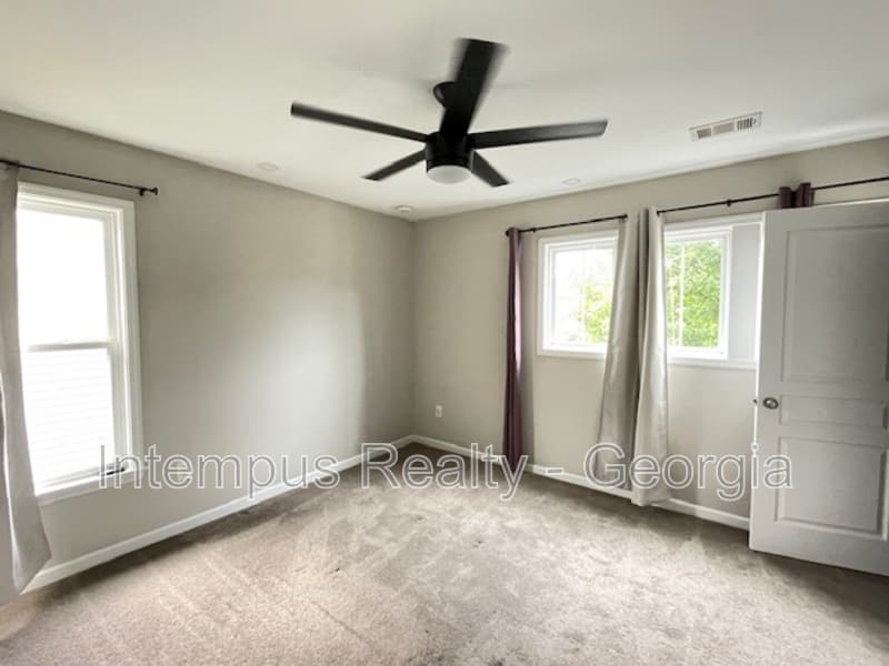 Powder Springs House: 3816 Thackary Dr