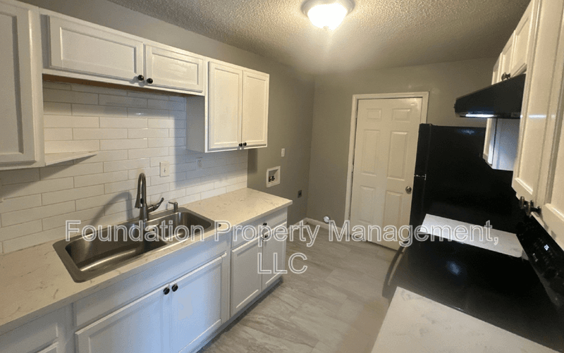 Memphis House: 687 Creekstone Circle