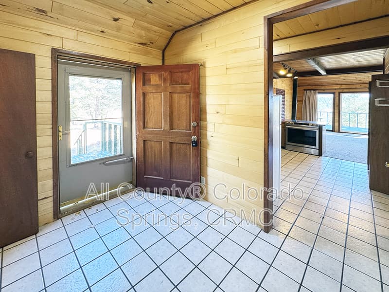 Florissant House: 684 Southpark Road
