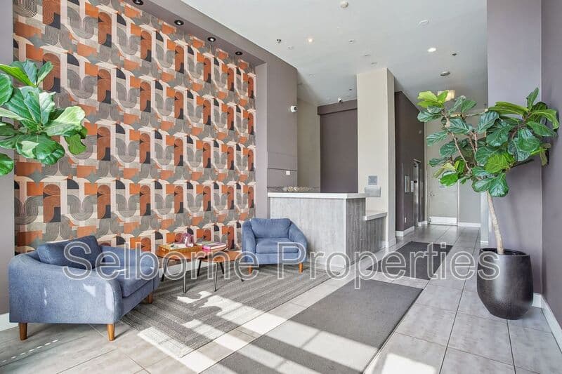 Oakland House: 1401 Jackson Street