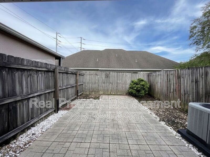 Walker Townhome: 13080 Burgess Ave.