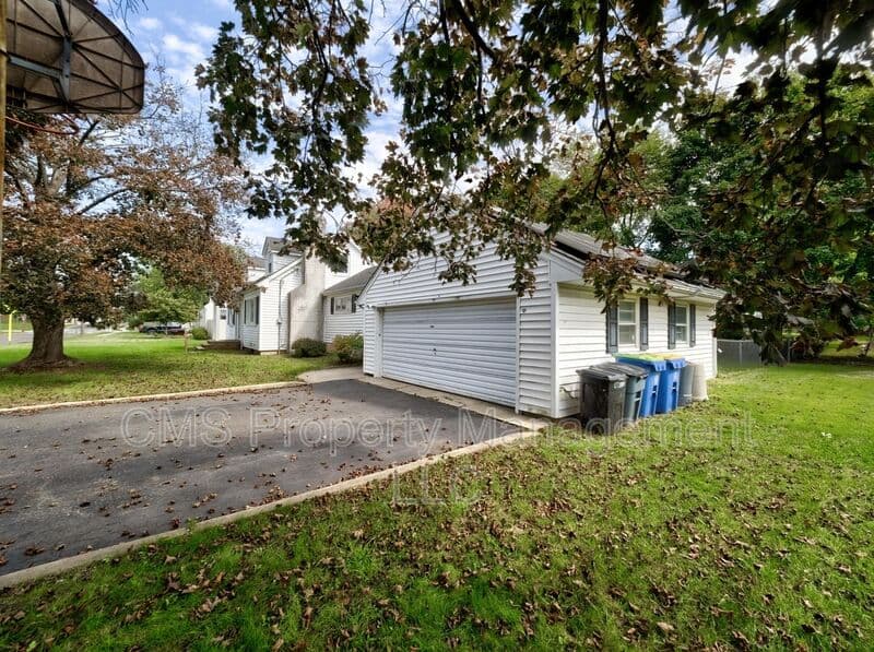 Manville House: 719 Newark Ave