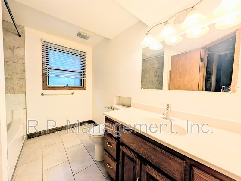 Scandia House: 15740 Pilar Rd N