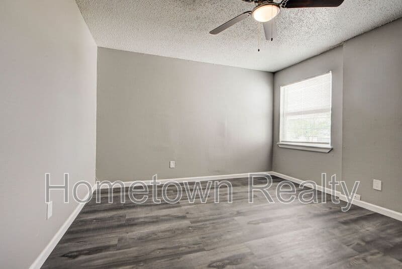 Edmond Condo: 1012 Chartrand Ave