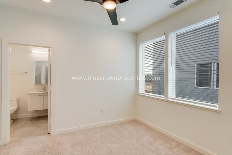 Dallas Townhome: 1515 S Akard St