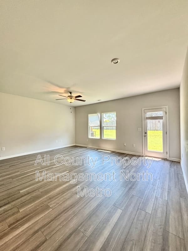 Adairsville Townhome: 305 Rolling Green Road