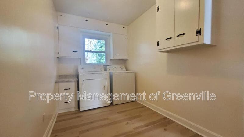 Greenville House: 37 Lisa Dr