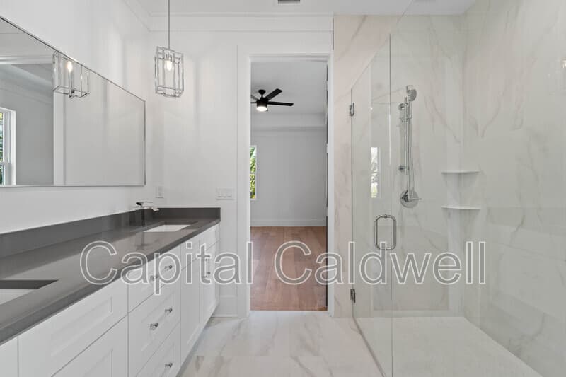 Sarasota House: 2345 Bahia Vista St