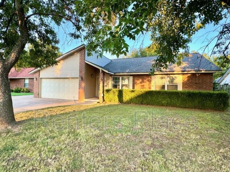 Broken Arrow House: 621 South Fir Avenue