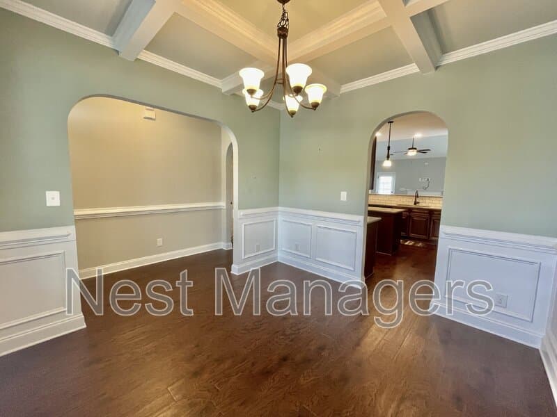 Hope Mills House: 5849 Crepe Myrtle Drive