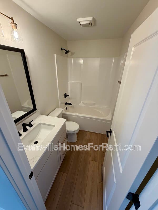 Evansville House: 12811 Halle Drive