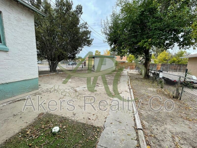 Pueblo House: 2316 Saint Clair Ave