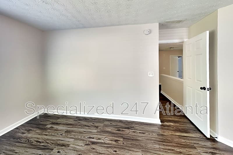 Newnan House: 34 Belmont Park Dr