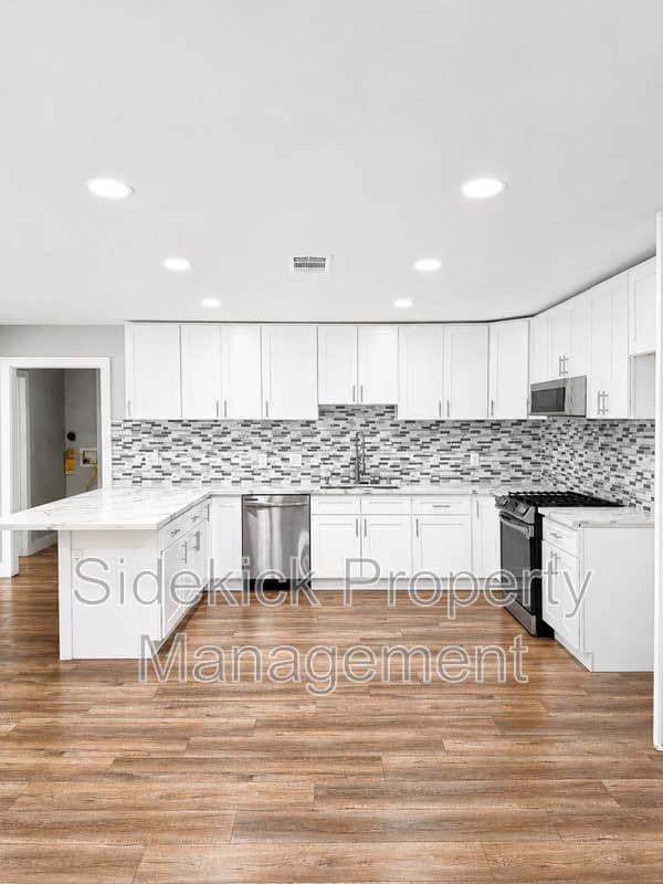 Whittier House: 11443 Dicky St