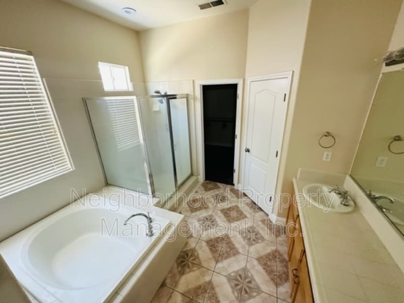 Fresno House: 5741 East Erin Avenue