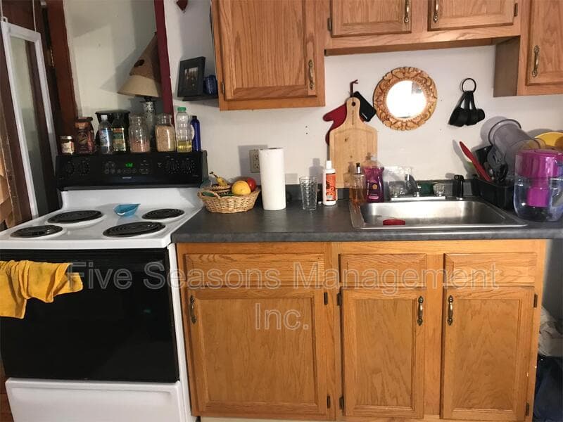 Burlington Condo: 4 Loomis St - 2