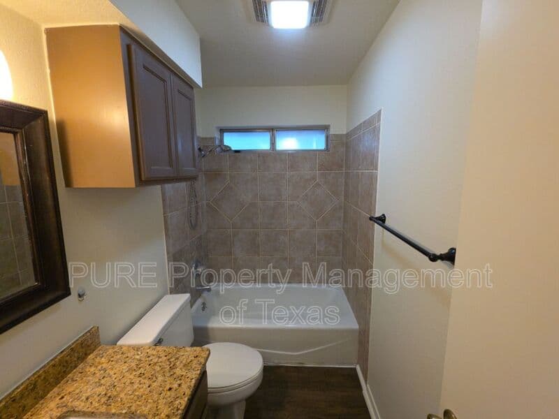 Elgin House: 304 McClendon Dr
