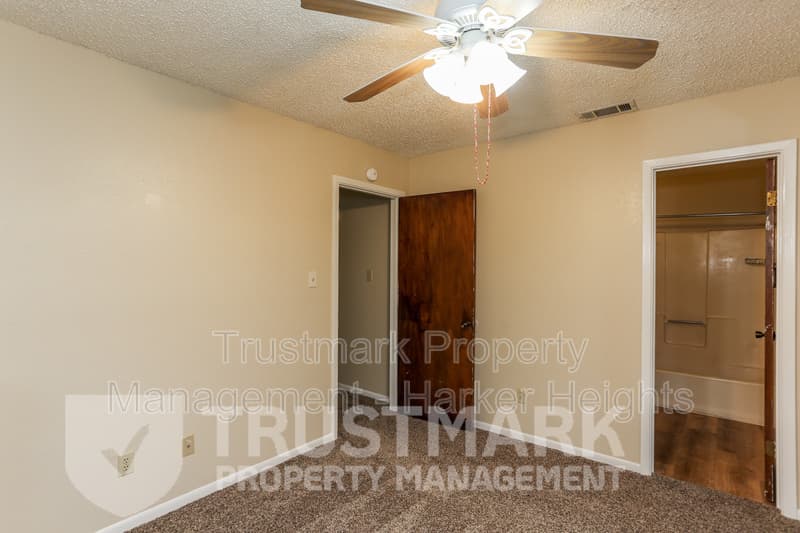 Killeen House: 1120 Royal Crest Dr