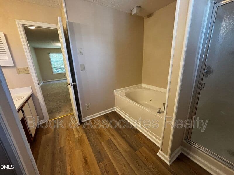 Fayetteville House: 259-7 Waterdown Drive