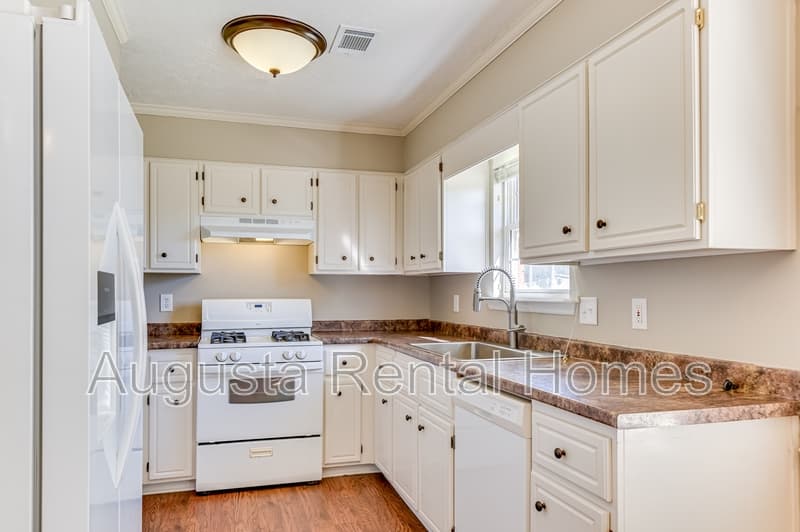 Grovetown House: 223 Taylor Circle