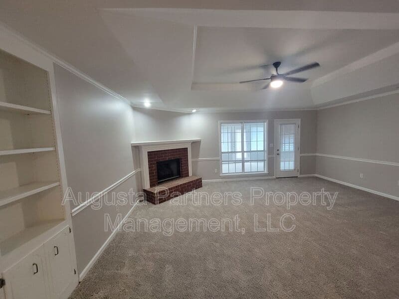 Augusta House: 2910 Pointewest Dr