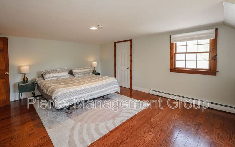 Henniker House: 32 Morse Circle