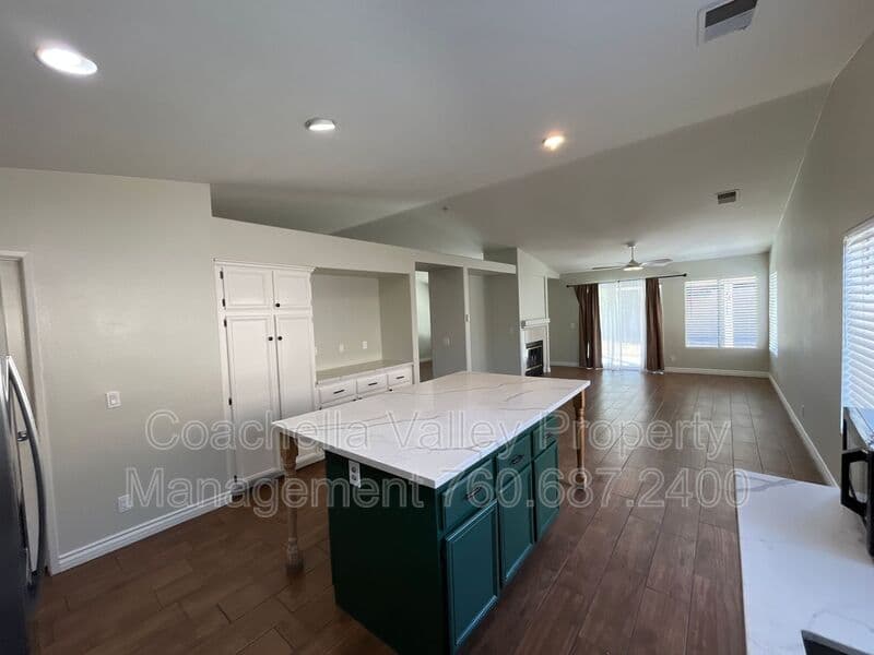 Indio House: 43209 Avenida Isabella