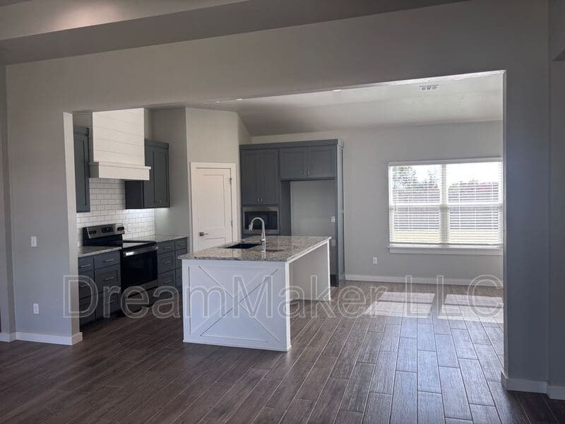 Goldsby House: 1016 Apple Blossom Way