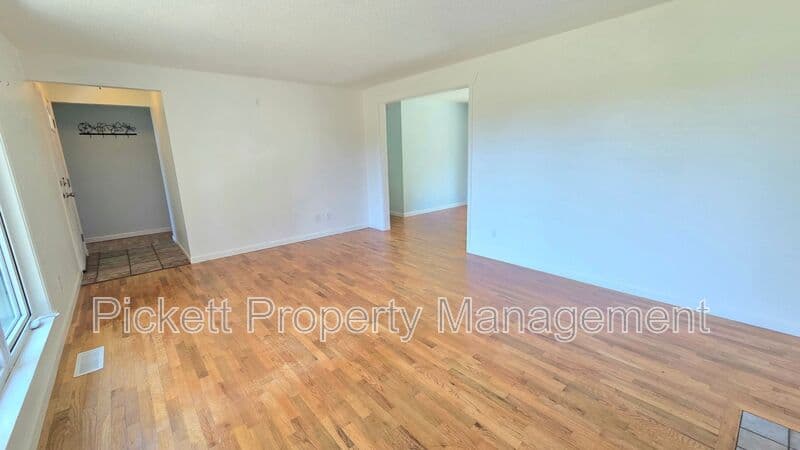 Port Orchard House: 2977 Hoover Ave SE