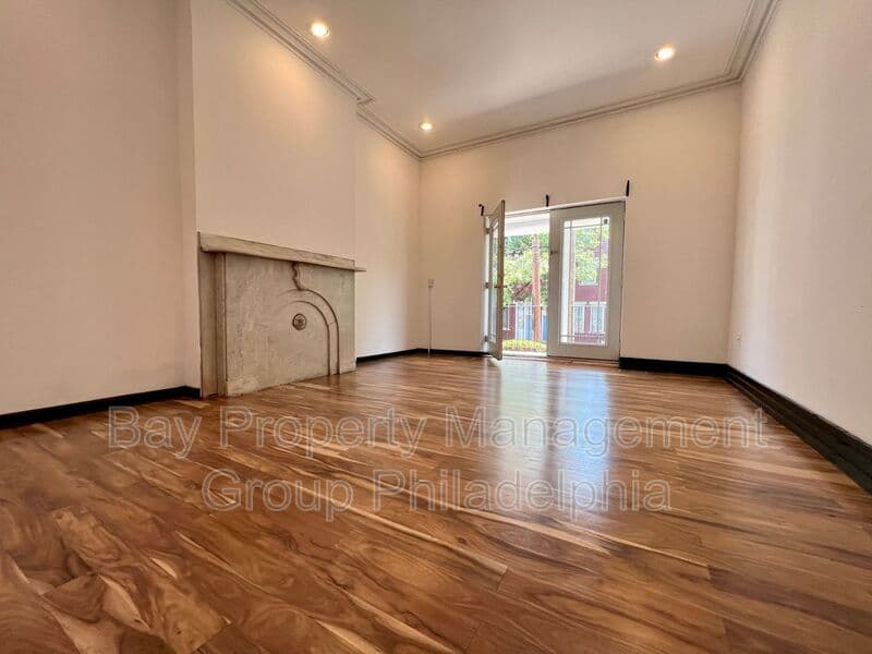 Philadelphia House: 412 N 32nd St