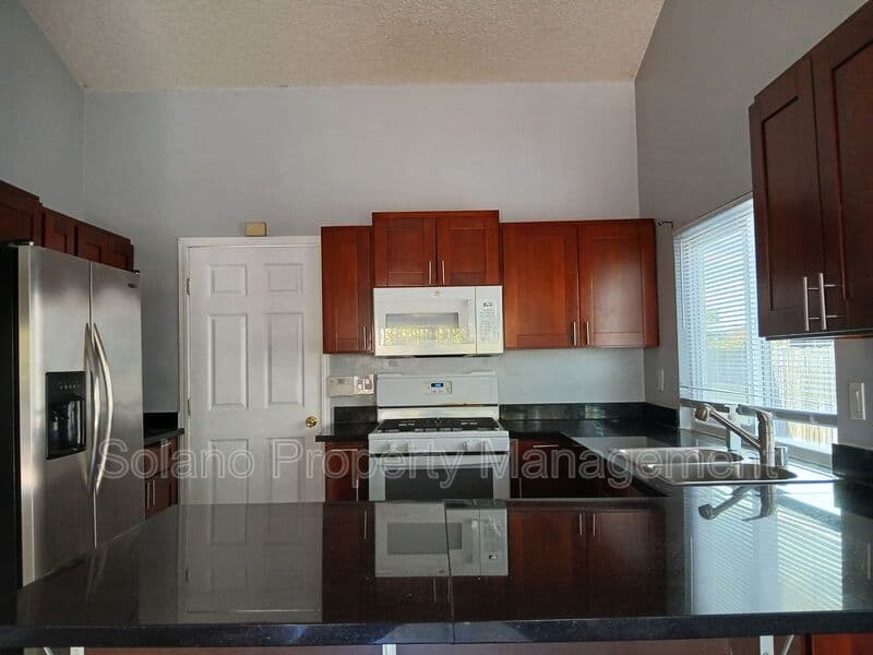 Vallejo House: 400 Mokelumne Drive