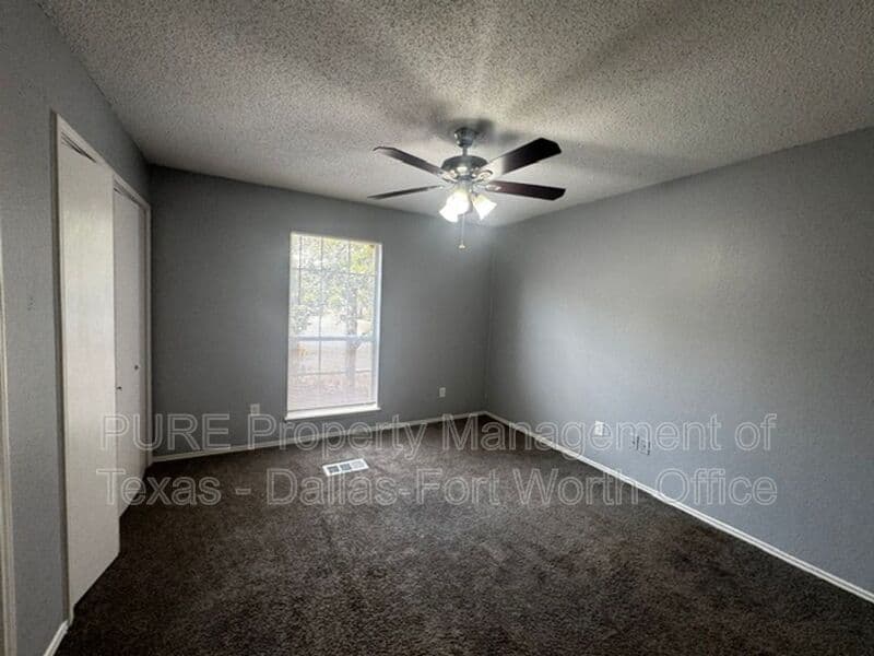 Irving Apartment: 4002-4004 W. Pioneer Dr