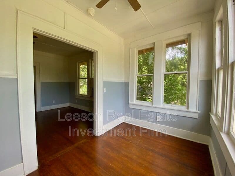 Shreveport House: 310 1/2 Kings Highway