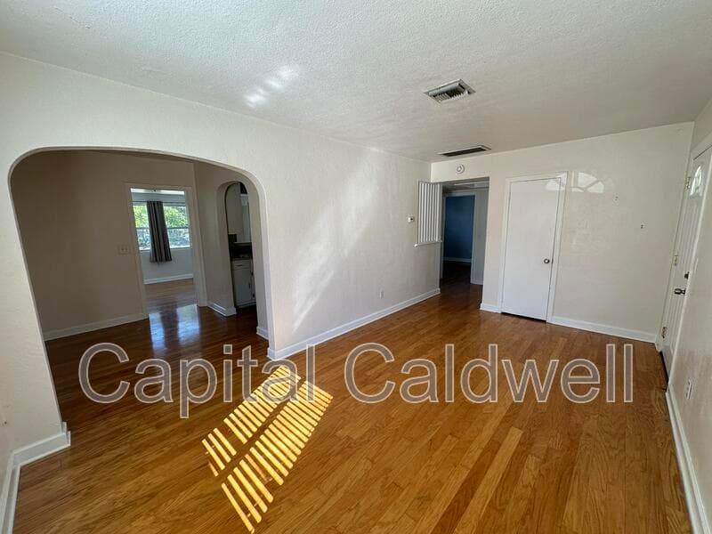 Clearwater House: 18 N Meteor Ave