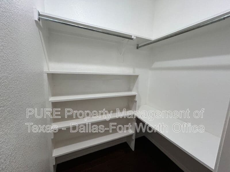 Fort Worth House: 321 Fossil Bridge Drive
