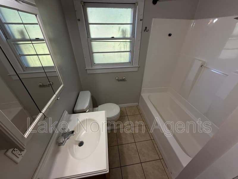 Lenoir Condo: 3355 Clay Court