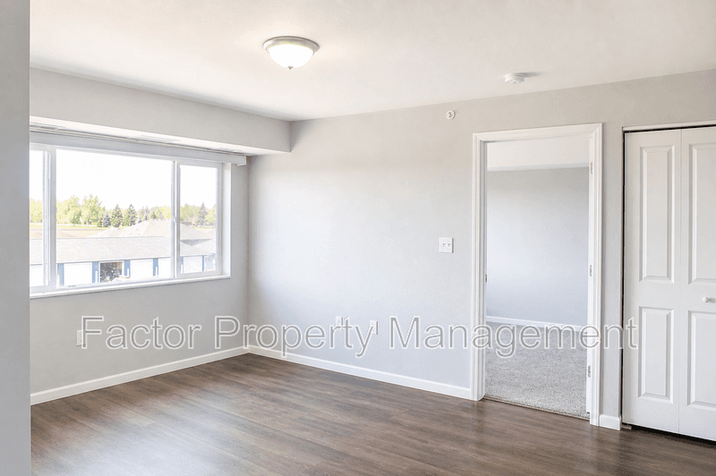 Belle Plaine Condo: 561 Elk Street South