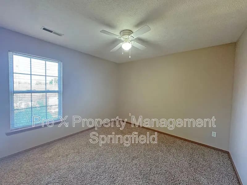 Ozark House: 717 E Watermill Cir